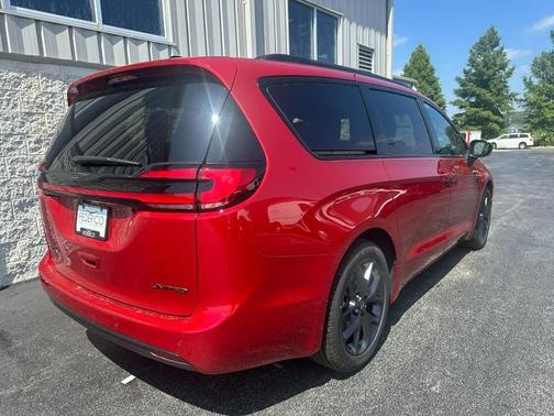 2026 Chrysler Pacifica Limited FWD