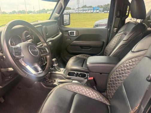 Black Clearcoat 2022 Jeep Wrangler Unlimited Sahara
