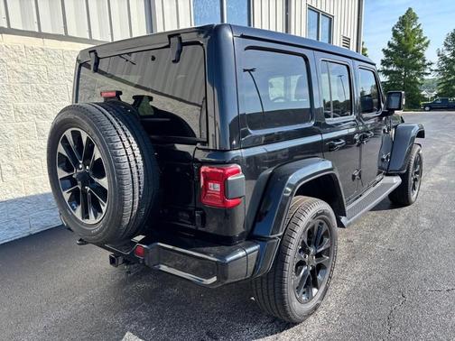 Black Clearcoat 2022 Jeep Wrangler Unlimited Sahara