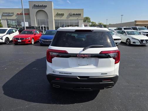 2023 GMC Acadia SLT
