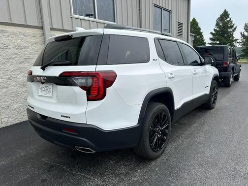 2023 GMC Acadia SLT