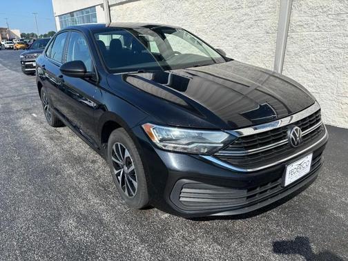 Deep Black Pearl Effect 2024 Volkswagen Jetta 1.5T S