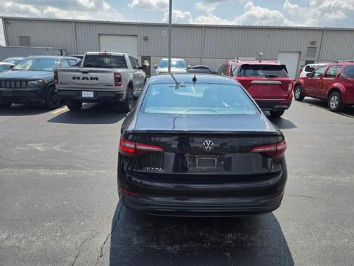 Deep Black Pearl Effect 2024 Volkswagen Jetta 1.5T S