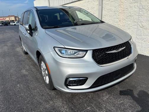 Silver Mist Clearcoat 2023 Chrysler Pacifica Touring-L