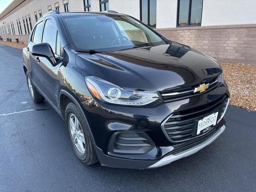 Mosaic Black Metallic 2020 Chevrolet Trax LT
