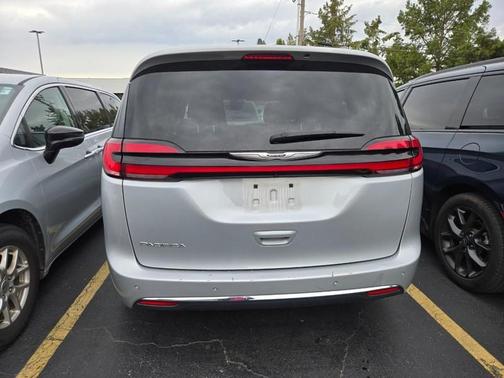 2024 Chrysler Pacifica Touring-L