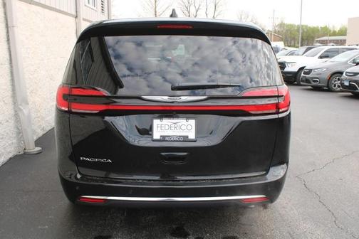 2026 Chrysler Pacifica Select FWD