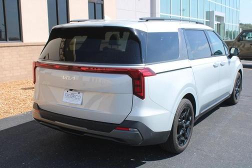 2025 Kia Carnival SX
