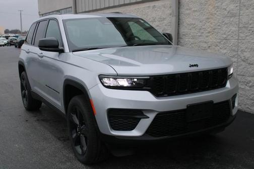 2025 Jeep Grand Cherokee Laredo