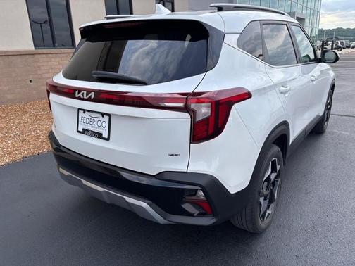 Snow White Pearl 2024 Kia Seltos EX