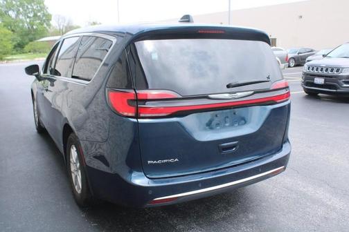 2023 Chrysler Pacifica Touring-L