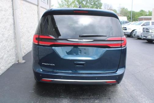 2023 Chrysler Pacifica Touring-L