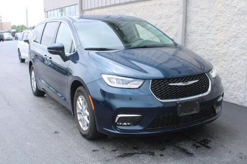 2023 Chrysler Pacifica Touring-L