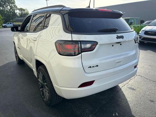 Bright White Clearcoat 2022 Jeep Compass Altitude