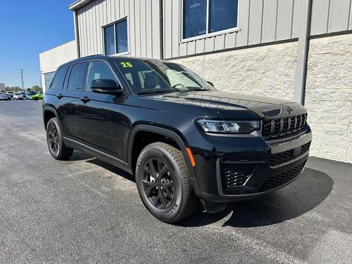 Diamond Black 2026 Jeep Grand Cherokee Laredo