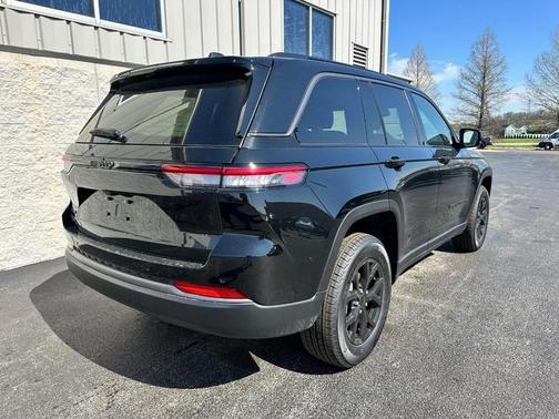 Diamond Black 2026 Jeep Grand Cherokee Laredo