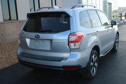 Ice Silver Metallic 2018 Subaru Forester 2.5i Premium
