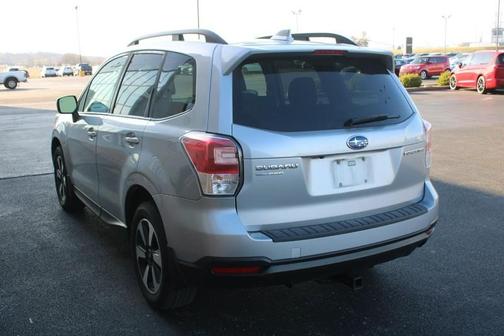 Ice Silver Metallic 2018 Subaru Forester 2.5i Premium