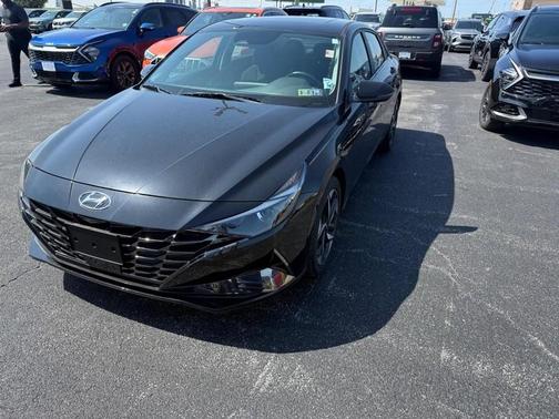 Phantom Black 2021 Hyundai ELANTRA SEL