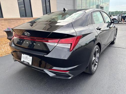 Phantom Black 2021 Hyundai ELANTRA SEL