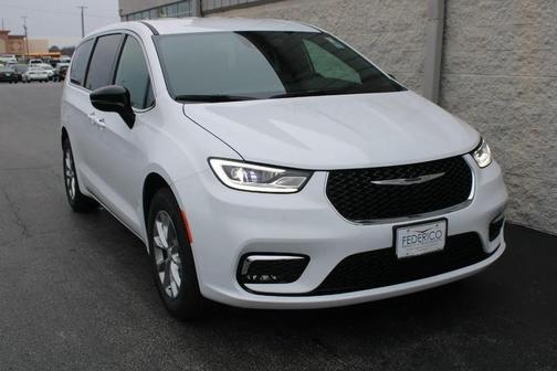 2026 Chrysler Pacifica Select AWD