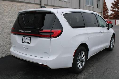 2026 Chrysler Pacifica Select AWD