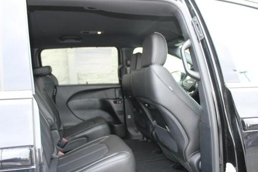 2026 Chrysler Pacifica Select FWD