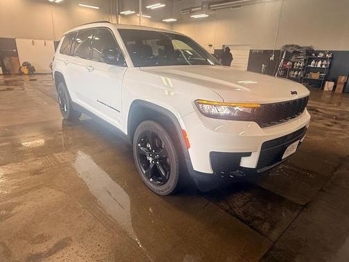 Bright White Clearcoat 2021 Jeep Grand Cherokee L Laredo