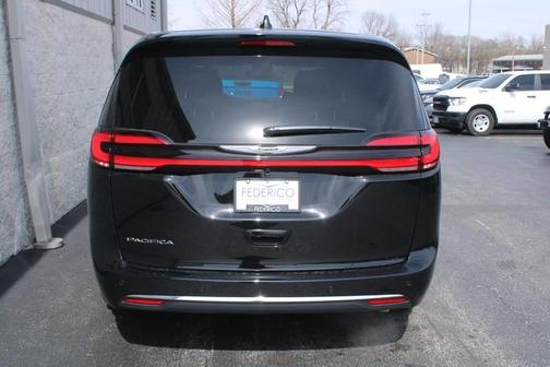 2026 Chrysler Pacifica Select FWD