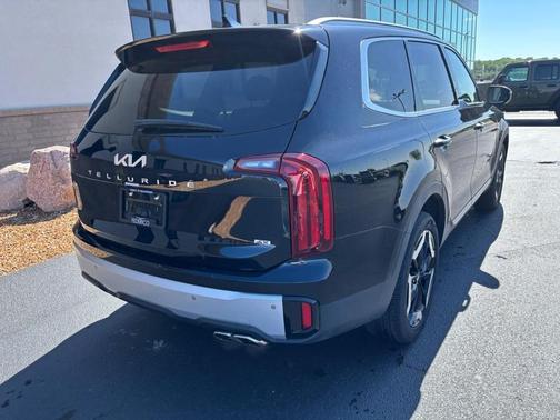 Ebony Black / Black 2024 Kia Telluride S
