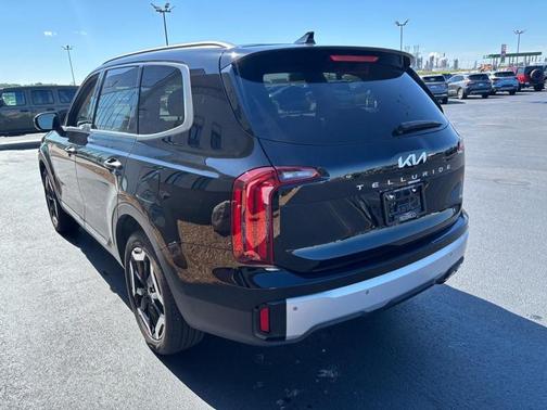 Ebony Black / Black 2024 Kia Telluride S