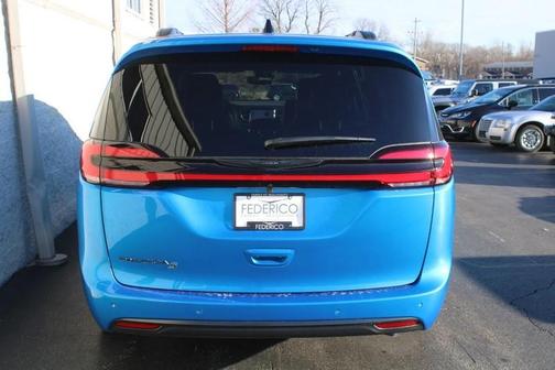 2026 Chrysler Pacifica Select FWD