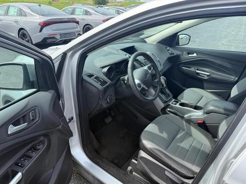 Ingot Silver Metallic 2013 Ford Escape SE