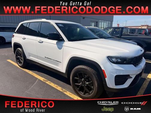Bright White Clearcoat 2024 Jeep Grand Cherokee Laredo