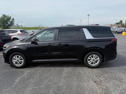 Aurora Black 2022 Kia Carnival LXS