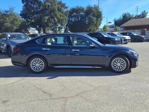 2015 INFINITI Q70L 5.6