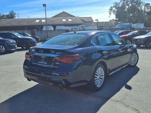 2015 INFINITI Q70L 5.6