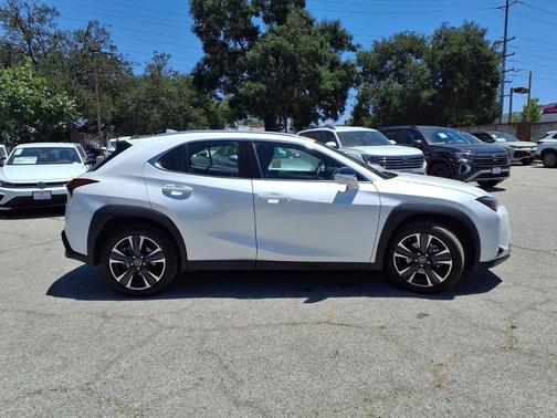 White Pearl 2024 Lexus UX 250h Base