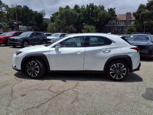 White Pearl 2024 Lexus UX 250h Base