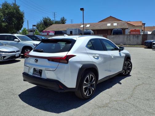 White Pearl 2024 Lexus UX 250h Base