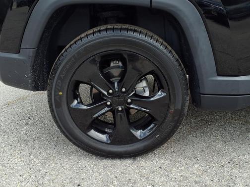 Diamond Black Crystal Pearlcoat 2019 Jeep Compass Latitude