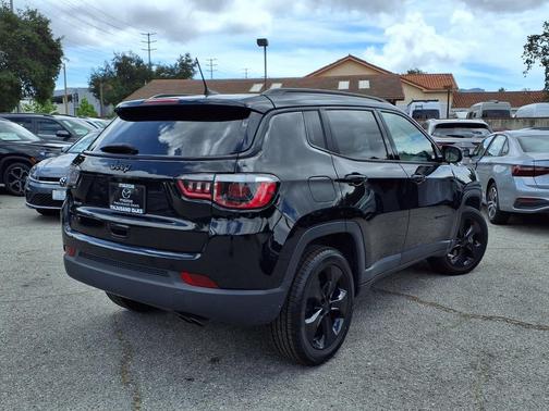 Diamond Black Crystal Pearlcoat 2019 Jeep Compass Latitude
