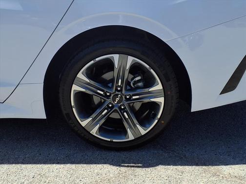 2023 Kia K5 EX