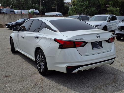 Pearl White Tricoat 2024 Nissan Altima 2.5 SV
