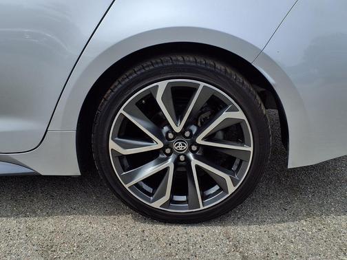 Classic Silver Metallic 2021 Toyota Corolla SE