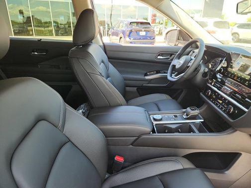 2025 Nissan Pathfinder SL 4WD