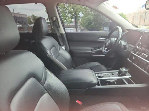 2022 Nissan Pathfinder SL 4WD