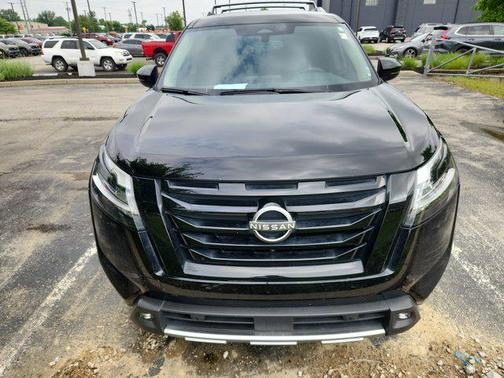 2022 Nissan Pathfinder SL 4WD