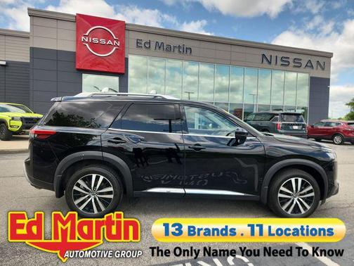 Super Black 2025 Nissan Pathfinder Platinum 4WD