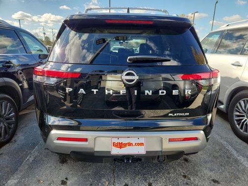 2024 Nissan Pathfinder Platinum FWD
